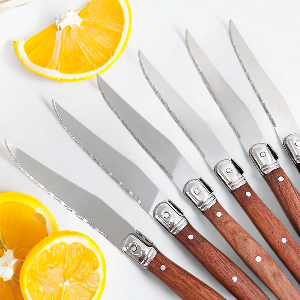 Ensemble de Couteaux à Steak Forgés Main avec manches en bois et lames dentelées pour une coupe précise