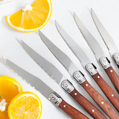 Ensemble de Couteaux à Steak Forgés Main avec manches en bois et lames dentelées pour une coupe précise