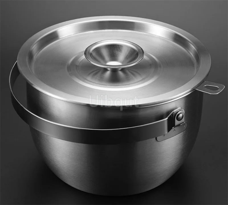 Couvercle inox multi-tailles – 10 à 40 cm. Couvercle en acier inox brossé avec poignée centrale et bord anti-débordement pour bols