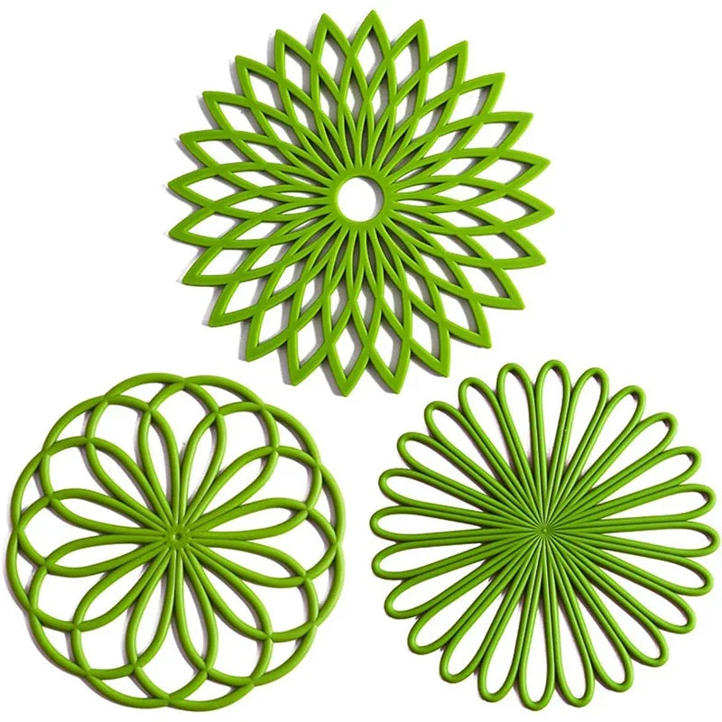 Trois dessous ronds verts en silicone à motifs floraux, antidérapants pour cuisine, Dessous de Plat Silicone – Protection Table