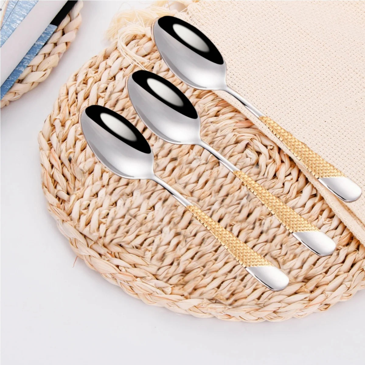 Cuillères à Soupe Luxe Royal en métal brillant avec des poignées dorées élégantes