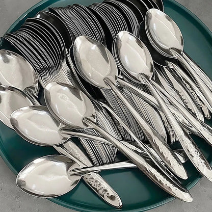 Cuillères Inox – Set 5 ou 10 pièces élégantes en acier inoxydable sur une assiette ronde