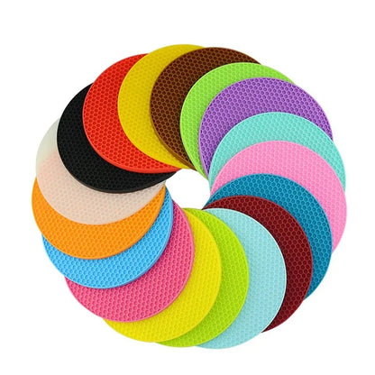 Dessous colorés ronds en silicone disposés en cercle Dessous de Plat Silicone 18cm – Antidérapant & Résistant.