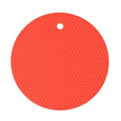 Dessous de Plat Silicone 18cm – Antidérapant & Résistant. Trivet rond rouge corail avec texture alvéolée et trou de suspension