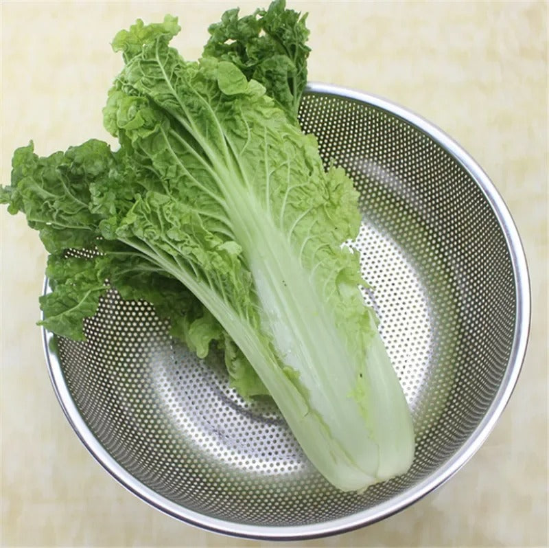 Égouttoir en Inox – Passoire de Cuisine en Acier Inoxydable Multi-Usages avec laitue verte fraîche