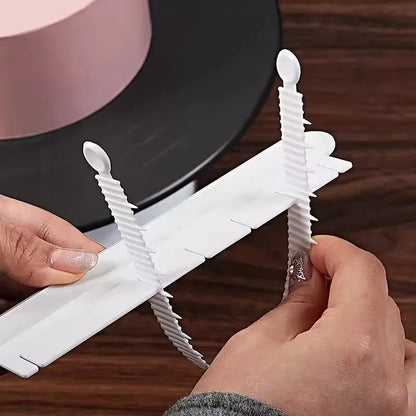 Règle de décoration en dentelle pour créer des motifs sur les gâteaux pendant la décoration
