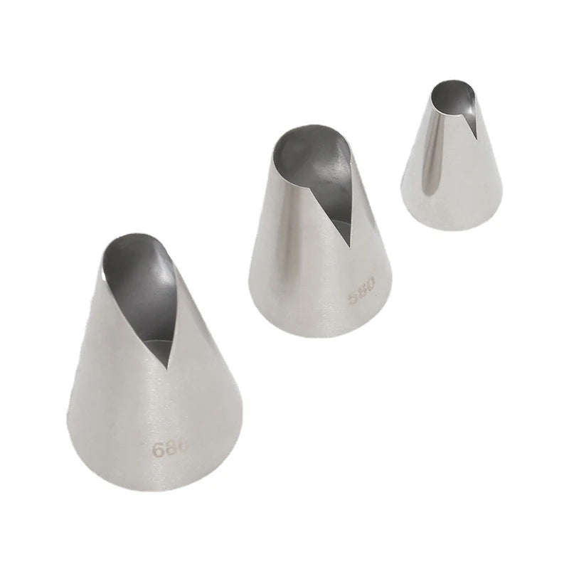 Trois douilles en inox de différentes tailles pour décoration pâtisserie, incluant la douille Saint-Honoré en Inox pour Décoration Pâtisserie