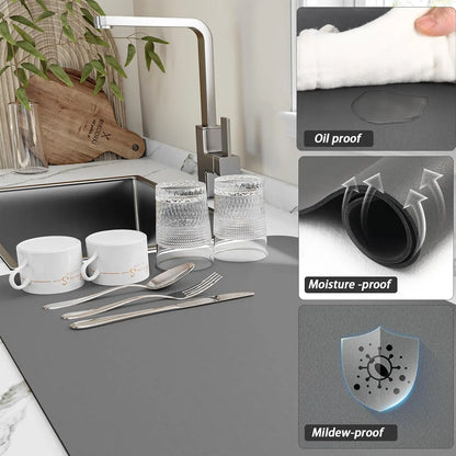 Tapis de Séchage Cuisine – Antidérapant, Écologique. Tapis gris près de l'évier avec verres, tasses et couverts