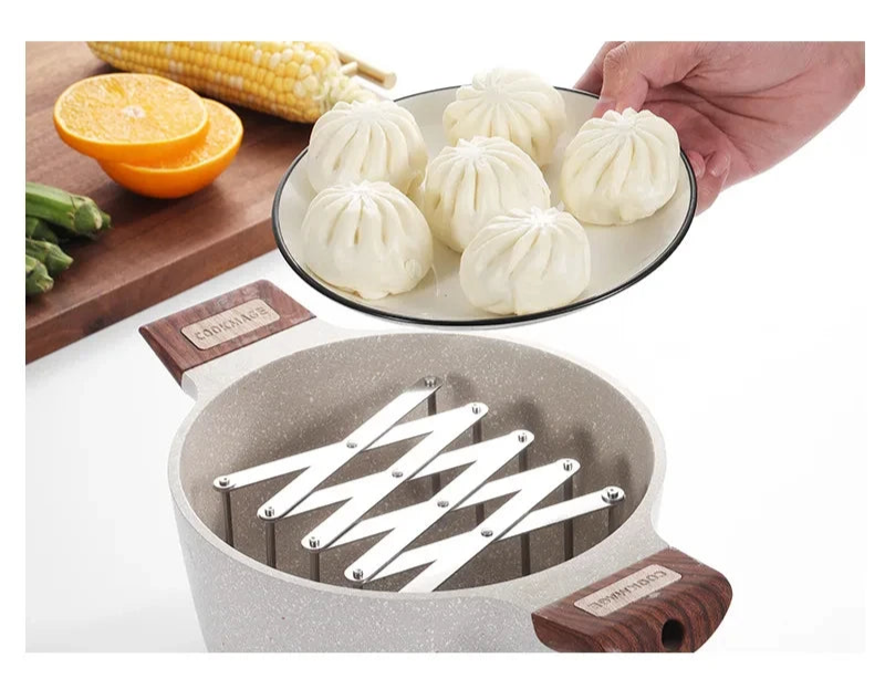 Égouttoir pliable à Vaisselle en Acier Inoxydable avec des aliments cuisinés sur une table en bois
