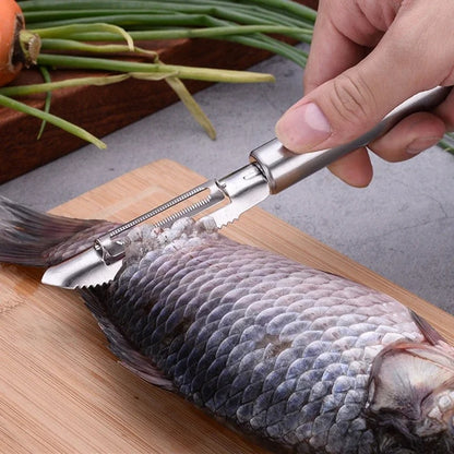 Éplucheur en Acier Inoxydable Couteau Éplucheur Manuel pour Fruits et Légumes utilisé sur un poisson frais