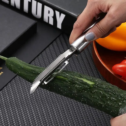 Éplucheur en Acier Inoxydable Couteau Éplucheur Manuel pour Fruits et Légumes en action sur un concombre