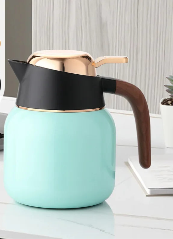 Bouilloire Isotherme Inox 316 – Chaud ou Froid 24h avec finition élégante et poignée en bois.