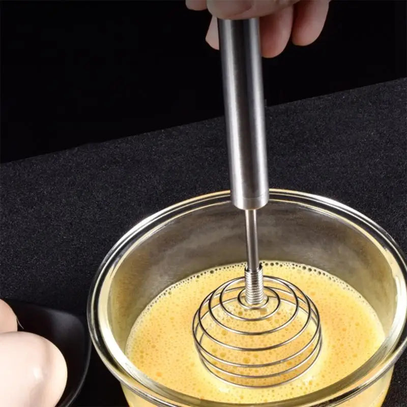 Fouet à Ressort Inox 430 – Fouetter Œufs & Crème Facilement avec ustensile en acier inoxydable dans un bol en verre