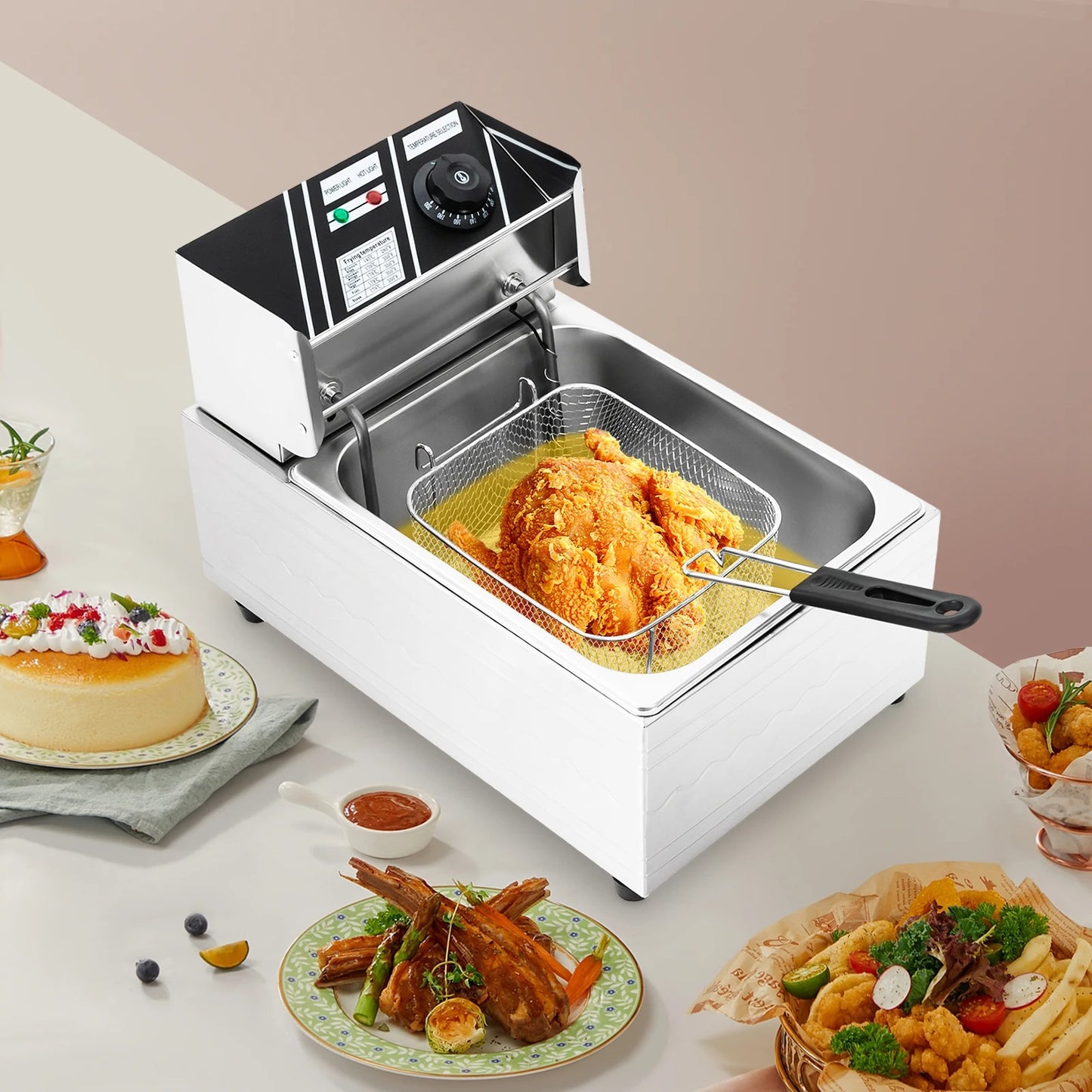 Friteuse électrique inox 6L 2500W avec des aliments frits dorés et croustillants dans le panier