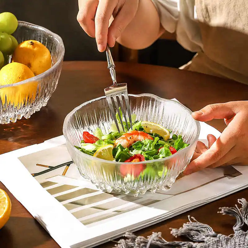 Bol en Verre Transparent Résistant – 1 Pièce – jacffur 16/20 cm avec salade colorée sur une table en bois