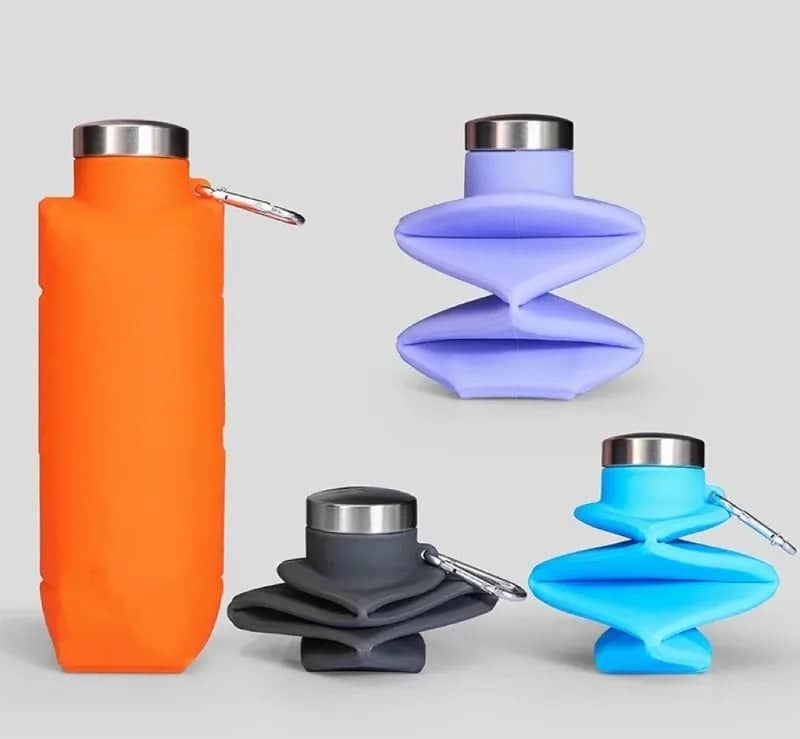 Bouteilles pliables en silicone de différentes couleurs, idéales pour le kit Survie Solo 72h – Kit complet Guide PDF offert.