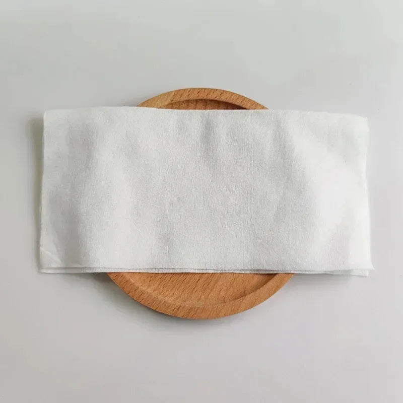 kit Survie Solo 72h – Kit complet Guide PDF offert avec tissu blanc plié sur assiette en bois