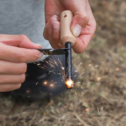 silex qui fait des étincelles pour produire un feu dans kit solo 72H 