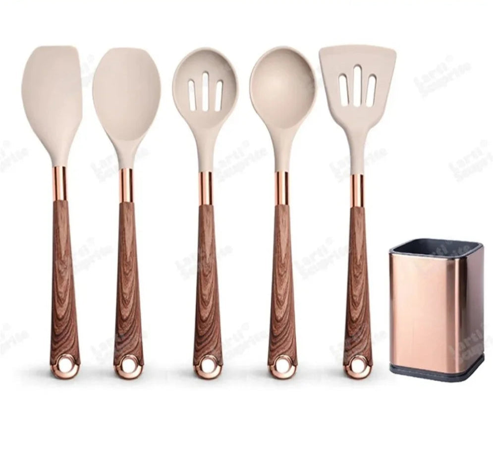 Ustensiles Silicone Rose Gold LARTI SCUPRITE – Set Cuisine de 5 pièces en silicone beige avec manches effet bois et support