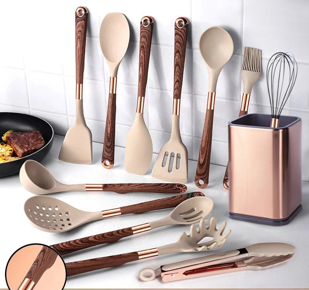 Ustensiles Silicone Rose Gold LARTI SCUPRITE – Set Cuisine d'ustensiles en silicone rose gold manches effet bois et support