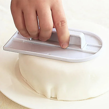Lisseur à Fondant pour Gâteau – Outil de Lissage utilisé pour soumettre un glaçage lisse sur un gâteau