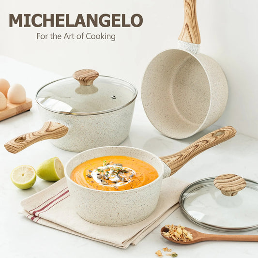 Lot de 3 casseroles antiadhésives effet granit avec couvercles, idéales pour cuisiner des plats savoureux.