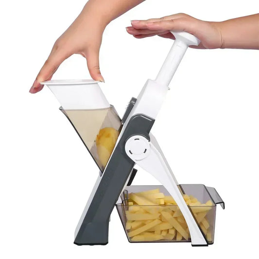 Mandoline Multifonction – Coupe Légumes Sécurisée & Rapide Ustensile de chef en action pour trancher des pommes de terre