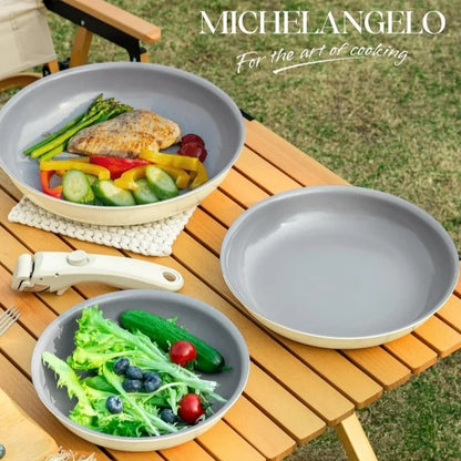 Poêles Céramique avec Poignée Amovible Set Antiadhésif Compatible Induction posées sur une table de pique-nique avec des légumes frais