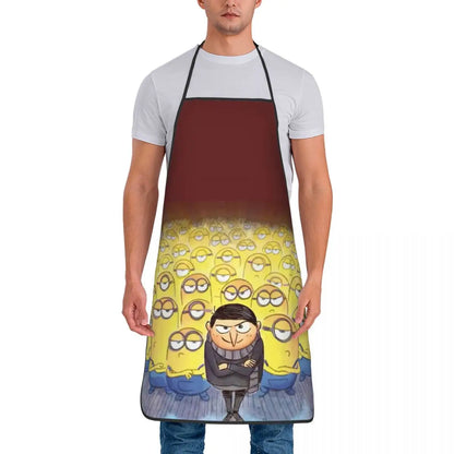 Tablier Cuisine Imperméable MINISO avec motif Minions jaunes et personnage en noir porté par un homme