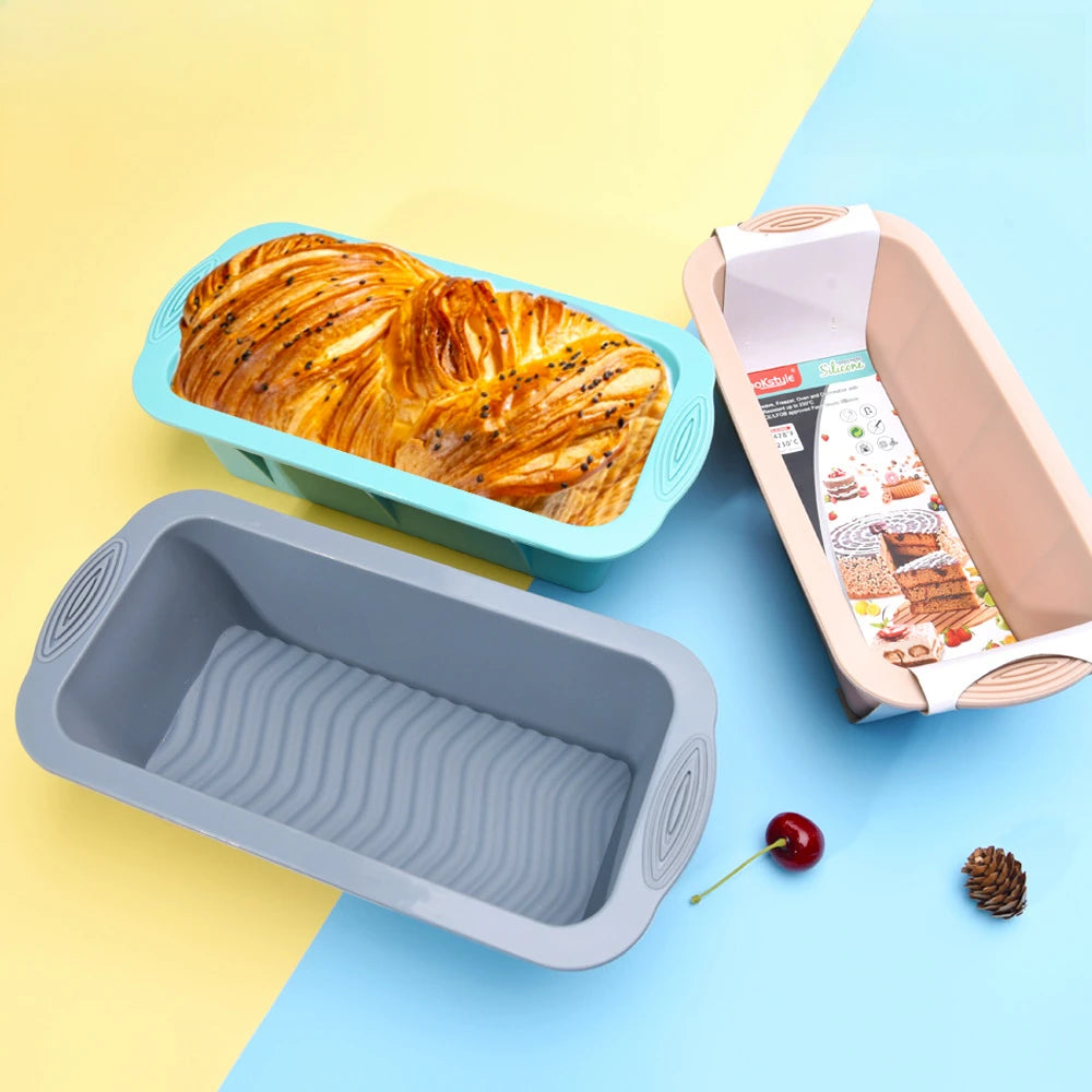 Moule à cake Rectangulaire en Silicone – Four & Congélateur, disponible en trois couleurs pour la cuisson facile.