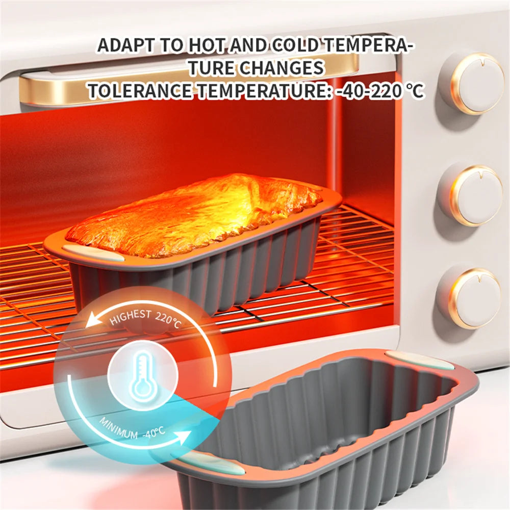 Moule à cake silicone anti-adhésif démoulage facile placé dans un four, idéal pour la cuisson à haute et basse température.