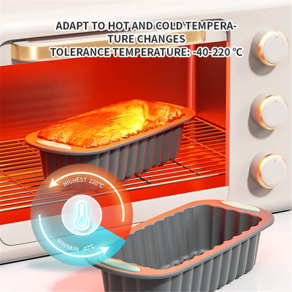 Moule à cake silicone anti-adhésif démoulage facile placé dans un four, idéal pour la cuisson à haute et basse température.