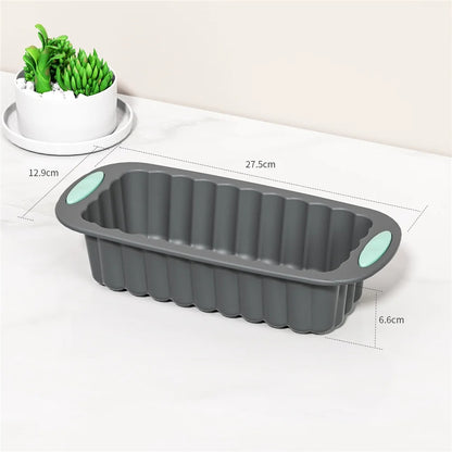 Moule à cake silicone anti-adhésif démoulage facile en gris avec des bords ergonomiques pour une utilisation pratique