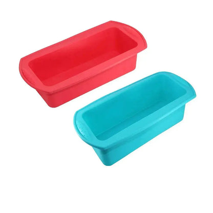 Moules à cake silicone rouge et bleu, idéals pour la pâtisserie maison et les recettes variées