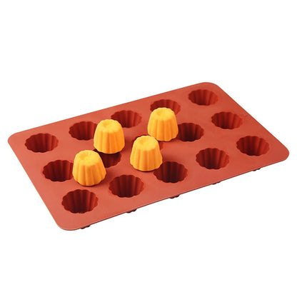 Moule à cannelés en silicone – 15 cavités rouge avec quatre cannelés jaunes pour pâtisserie