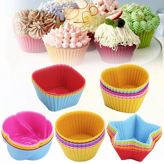 Moule à muffins silicone 12 pièces – antiadhésif, coloré avec différents designs de pâtisserie.