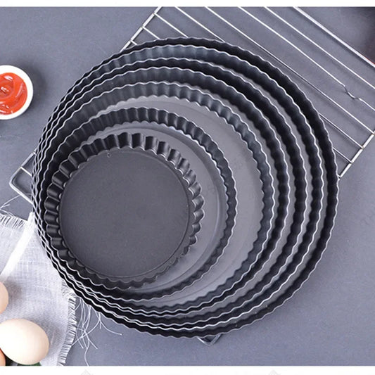 Moule à tarte antiadhésif acier carbone – Cuisson parfaite 10-32 cm de différentes tailles empilés sur grille de cuisson