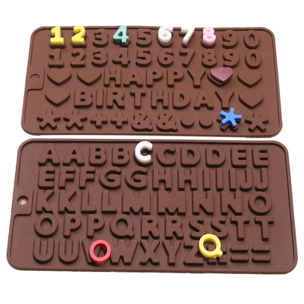 Moule en silicone lettres et chiffres pour chocolat avec motifs de fête et divers symboles colorés