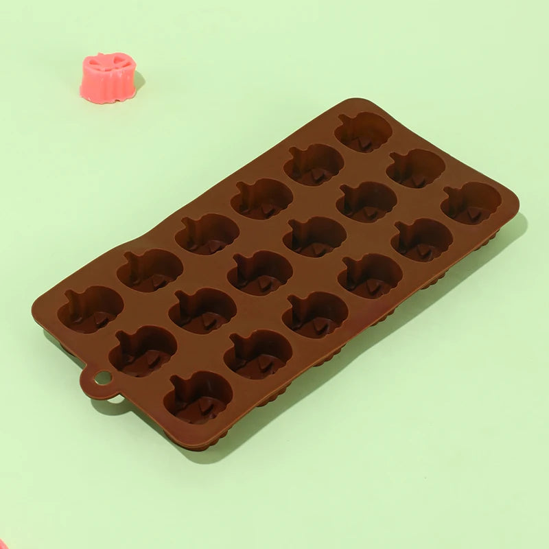 Moule Halloween chocolat citrouille en silicone alimentaire avec 16 cavités pour réaliser des friandises saisonnières