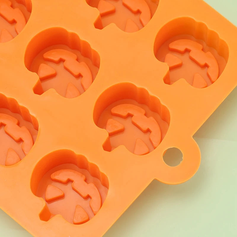 Moule Halloween chocolat citrouille en silicone alimentaire orange avec plusieurs cavités pour desserts festifs