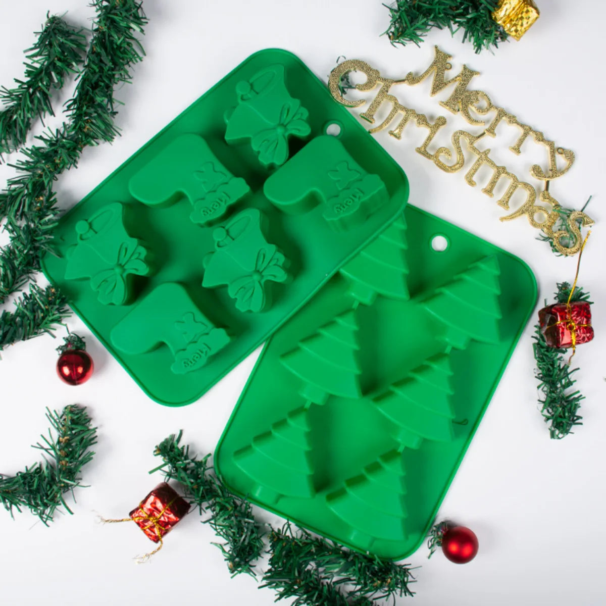 Moule Noël en Silicone Pour Chocolats, Biscuits & Gâteaux avec motifs de sapins, cloches et chaussettes