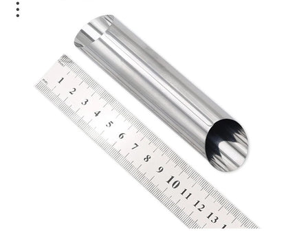 Moules à croissants en inox pour pâtisserie maison lot de 6 avec une règle pour mesurer la taille