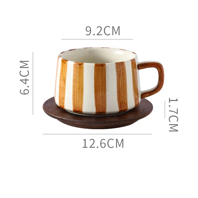 Mug en Porcelaine avec Plateau en bois, design rayé pour une touche élégante à chaque boisson