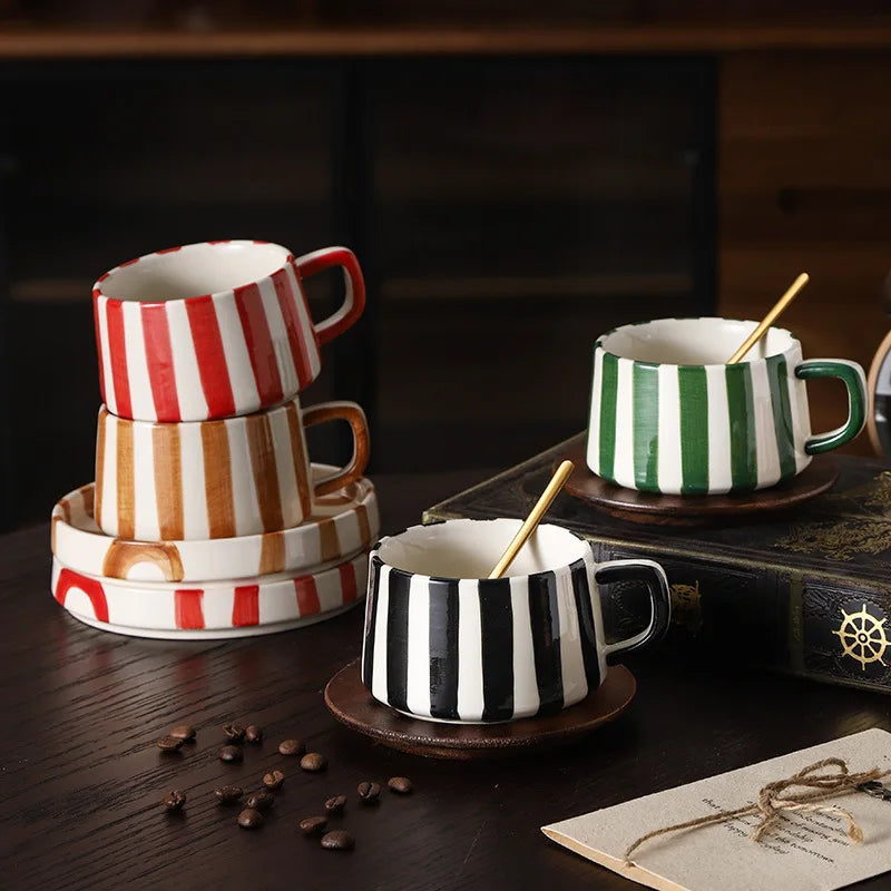 Mug en Porcelaine avec Plateau, décoré de rayures colorées, parfait pour les pauses café élégantes