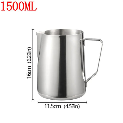 Pichet Mousseur à Lait Inox – Spécial Latte Art de 1500ml avec design élégant pour la préparation de boissons crémeuses.