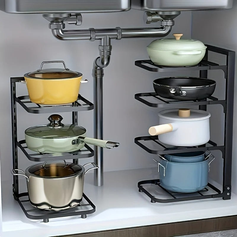 Organisateur de Casseroles et Poêles à Plusieurs Niveaux dans un meuble de cuisine avec diverses casseroles