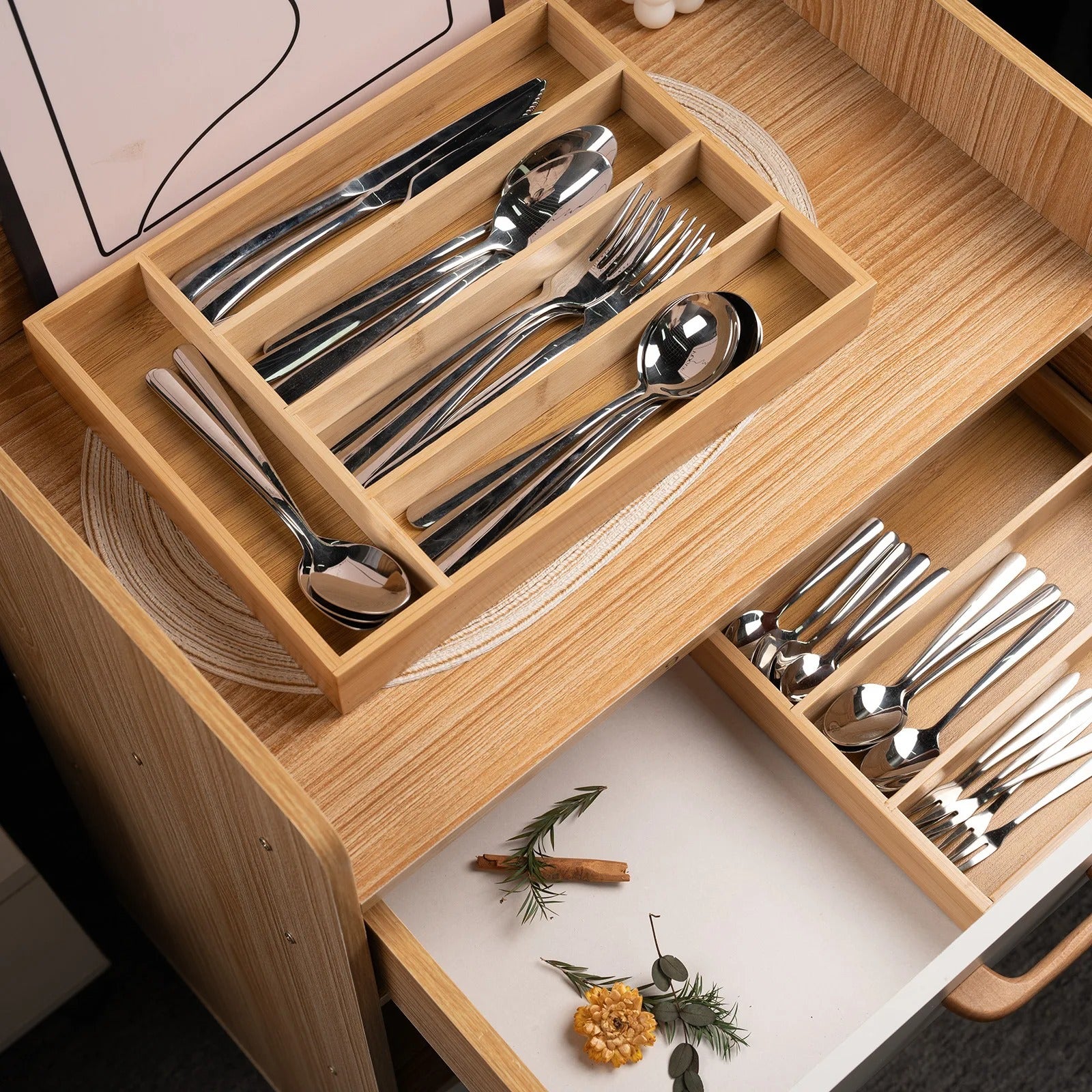 Organisateur de tiroir à couverts en bambou avec sections pour fourchettes, couteaux et cuillères