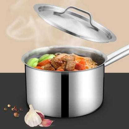 Petite Casserole Inox avec Couvercle – Induction & Tous Feux, idéale pour cuisiner des repas savoureux.