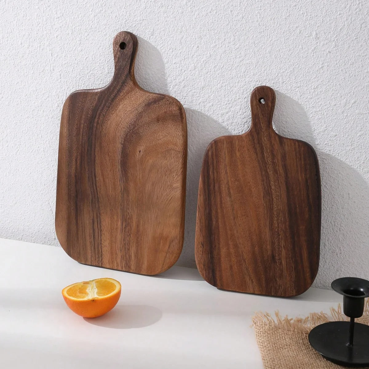 Planche à Découper en Bois avec Manche – Lot de 2 en bois naturel, idéales pour la cuisine et la présentation des aliments