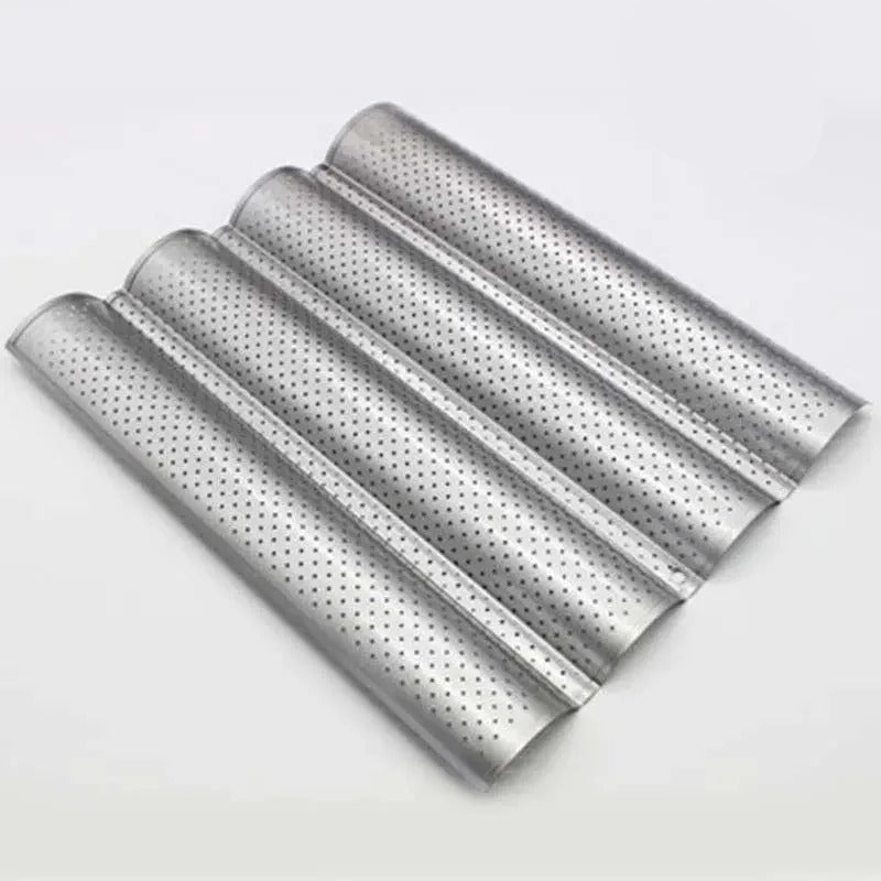 Plaque de cuisson pour pain rainuré en acier au carbone avec 4 vagues pour une cuisson uniforme et croustillante.